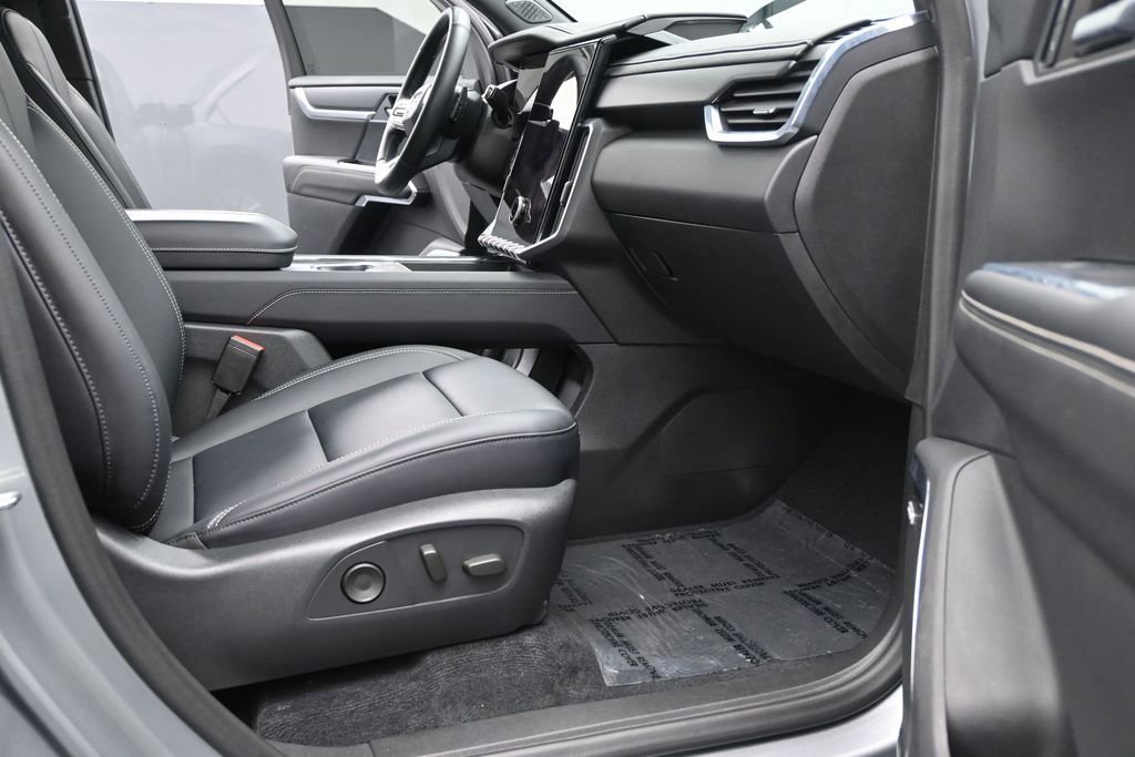 Used 2024 GMC Acadia Elevation w/ Luxury Package FWD image 17