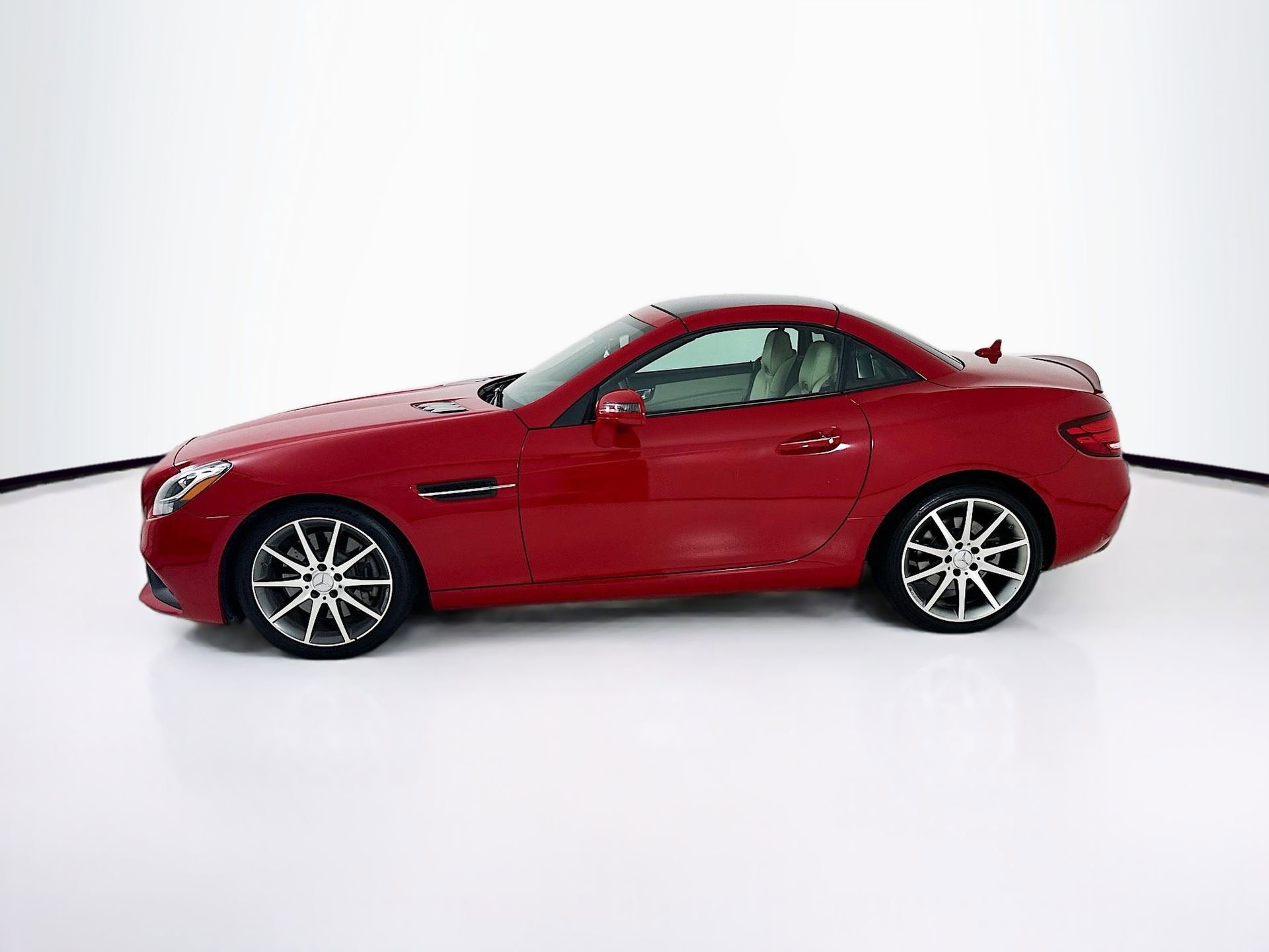 Used 2017 Mercedes-Benz SLC 300 image 5