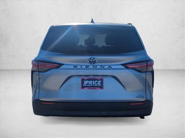 Certified 2021 Toyota Sienna LE image 5