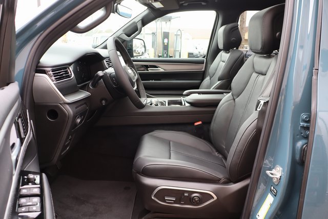 New 2026 Jeep Grand Wagoneer Limited AWD/4WD image 12