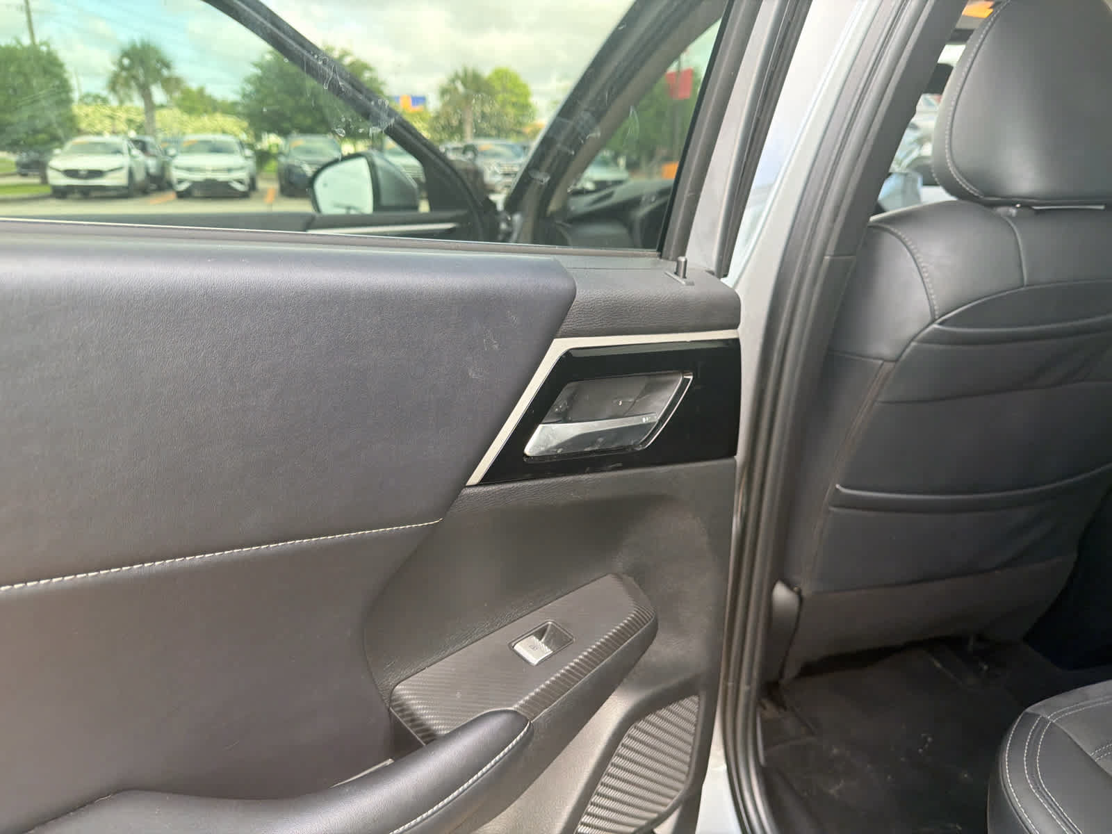 Used 2024 Mitsubishi Outlander SE AWD/4WD image 34