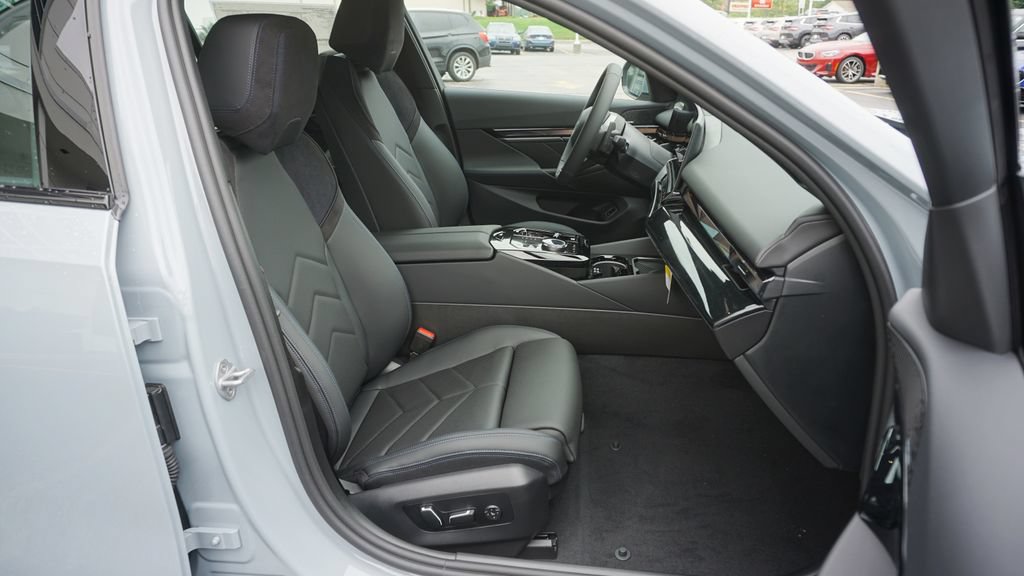 New 2027 BMW 530i xDrive w/ M Sport Package AWD/4WD image 12