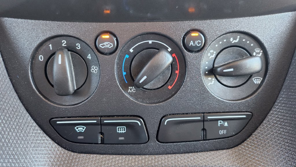 Used 2015 Ford Transit Connect XLT FWD image 36