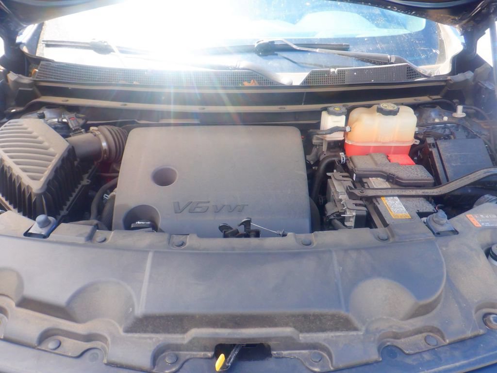 Used 2023 Chevrolet Traverse LS w/ Safety Package FWD image 11