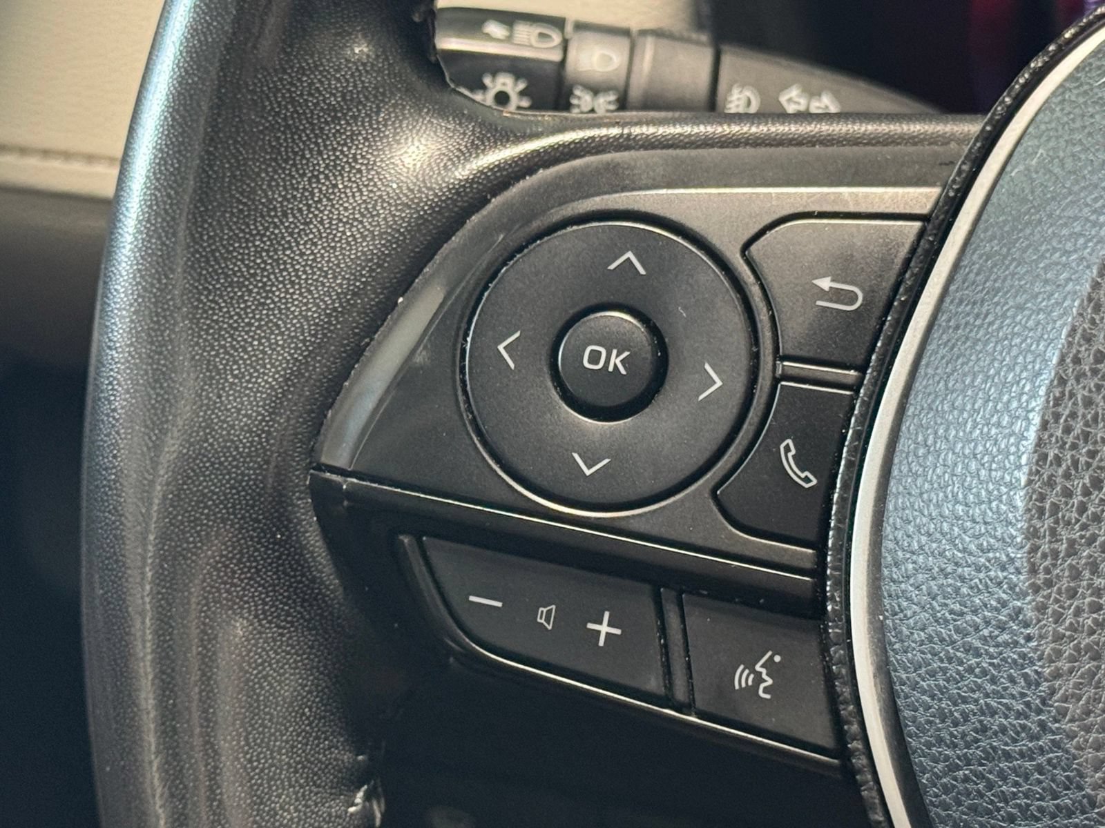 Used 2020 Toyota RAV4 XLE Premium AWD/4WD image 30