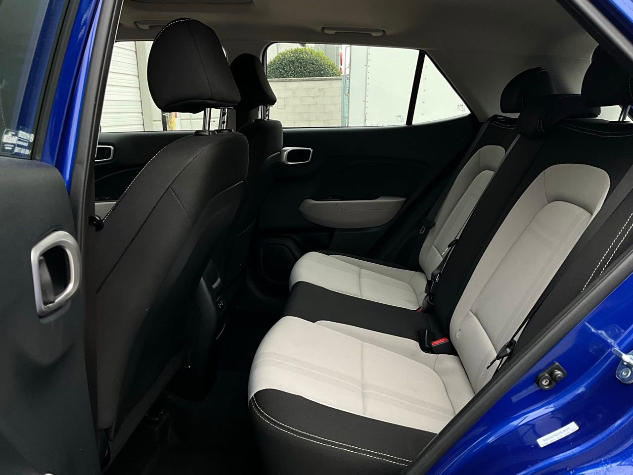 Used 2025 Hyundai Venue SEL image 11