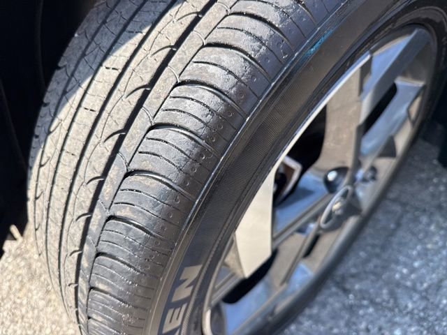 Used 2023 Hyundai Venue Limited image 6