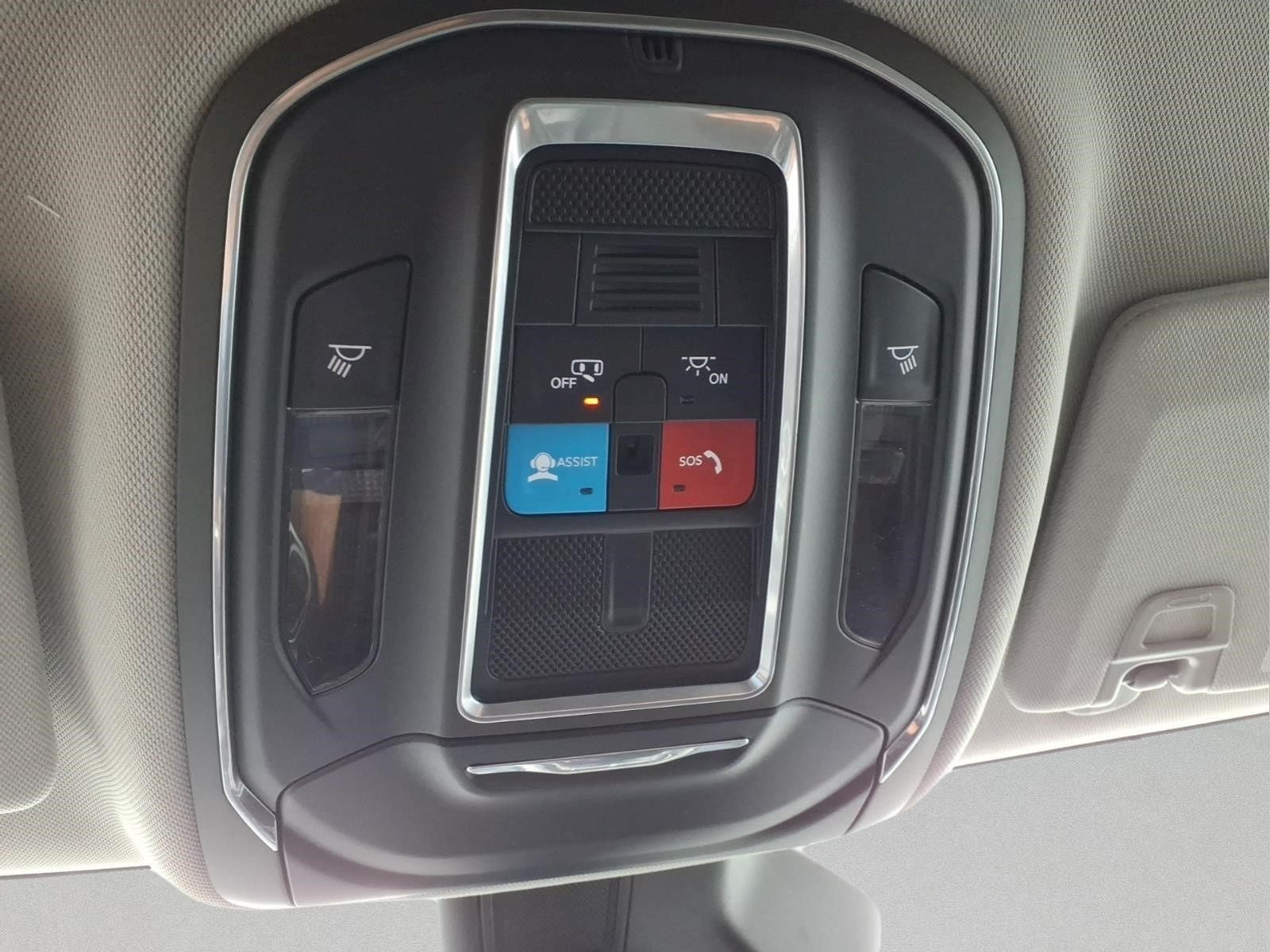 Used 2023 Jeep Grand Cherokee Laredo AWD/4WD image 17