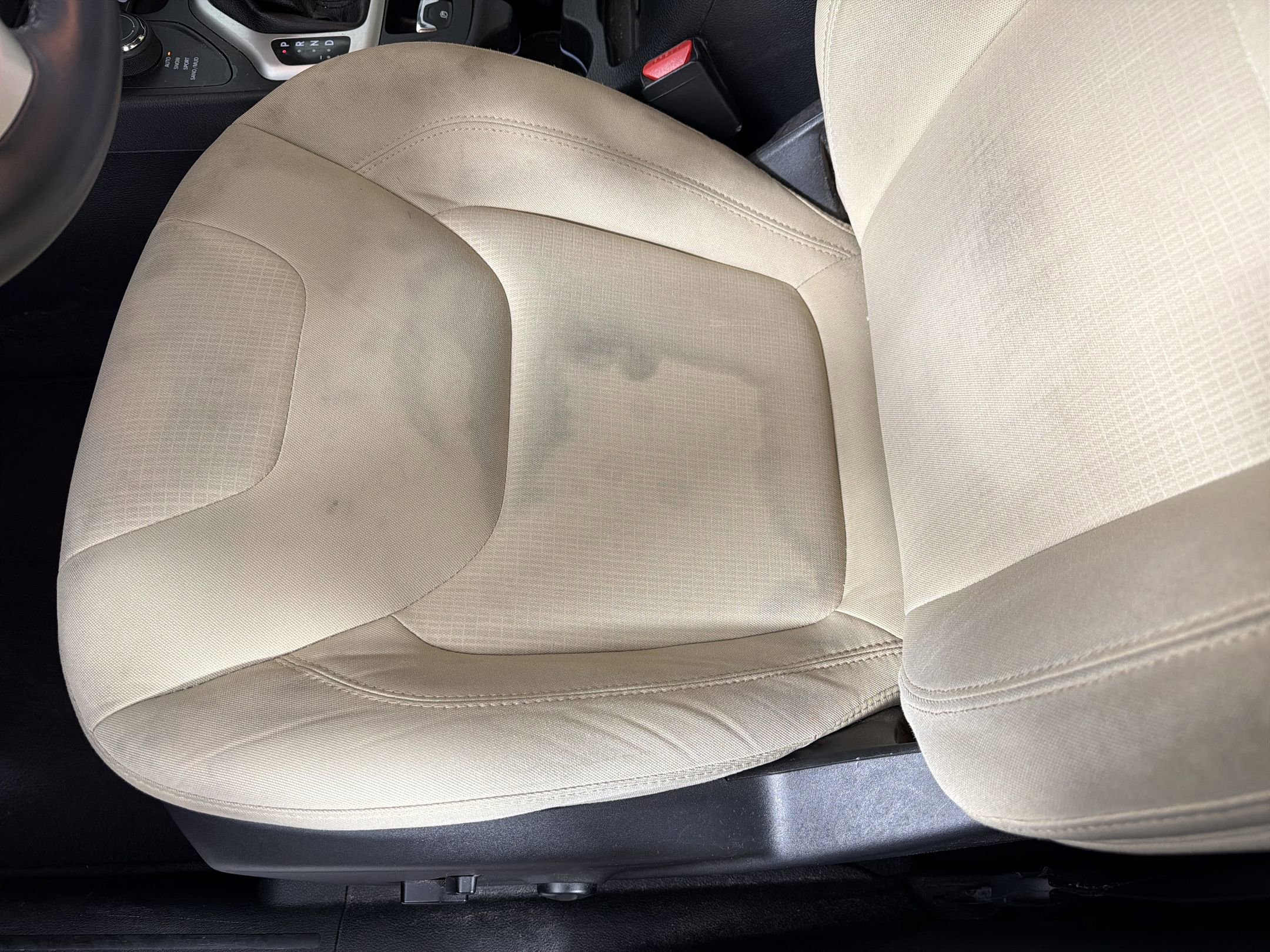 Used 2016 Jeep Cherokee Latitude w/ Comfort/Convenience Group AWD/4WD image 14