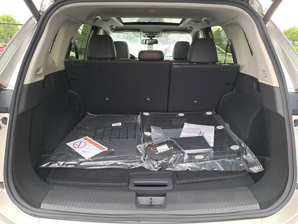 New 2026 Nissan Rogue Platinum image 9