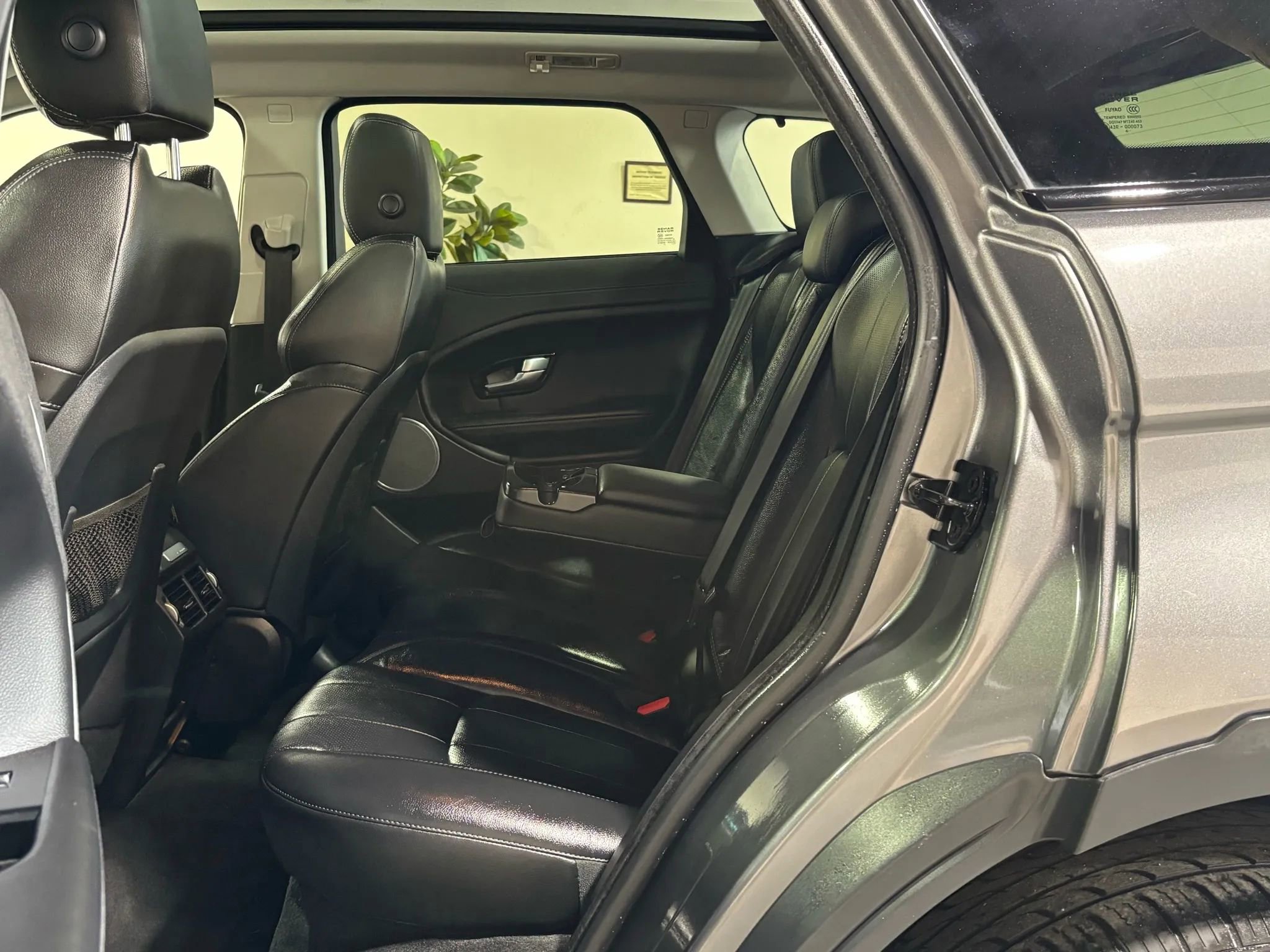Used 2017 Land Rover Range Rover Evoque SE image 10