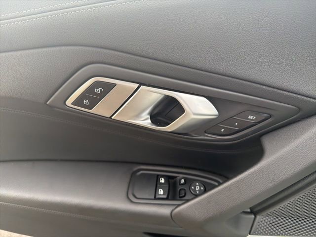 Used 2022 BMW Z4 M40i w/ Premium Package image 19