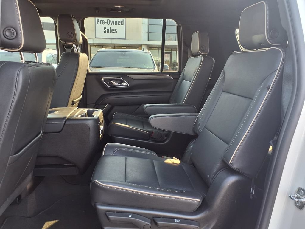 Used 2023 GMC Yukon XL SLT w/ SLT Luxury Package RWD image 17