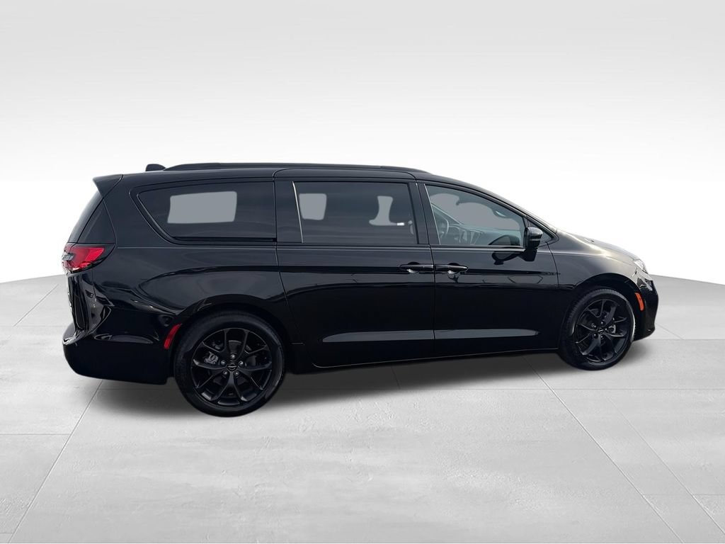 Used 2024 Chrysler Pacifica Touring-L w/ S Appearance Package FWD image 10