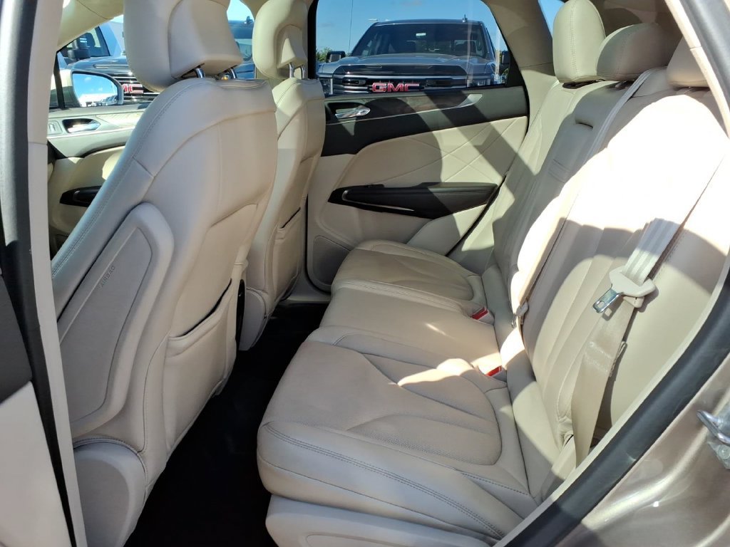 Used 2019 Lincoln MKC Reserve FWD image 9