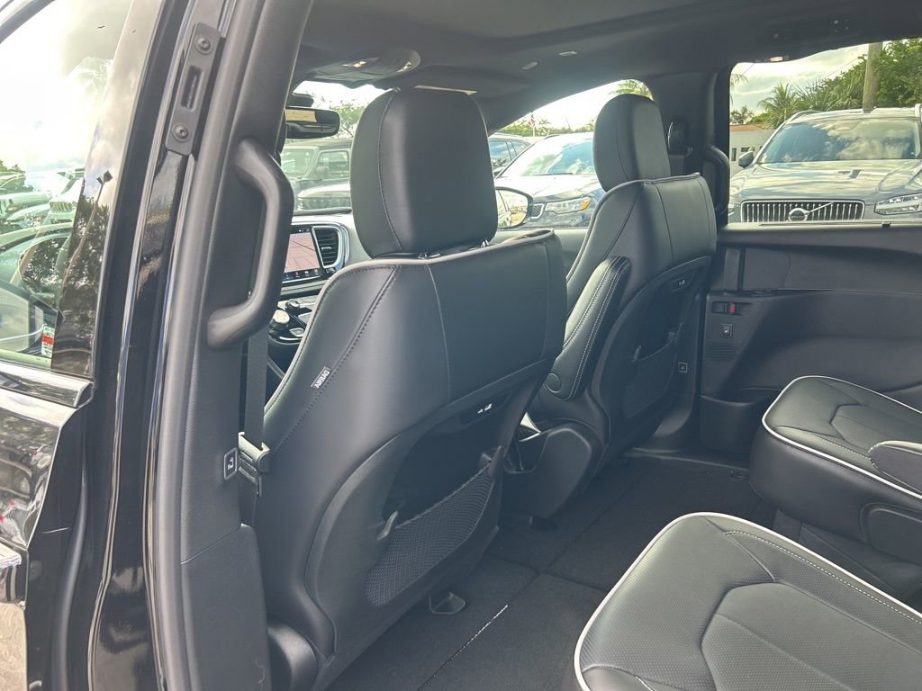 New 2026 Chrysler Pacifica Select FWD image 33