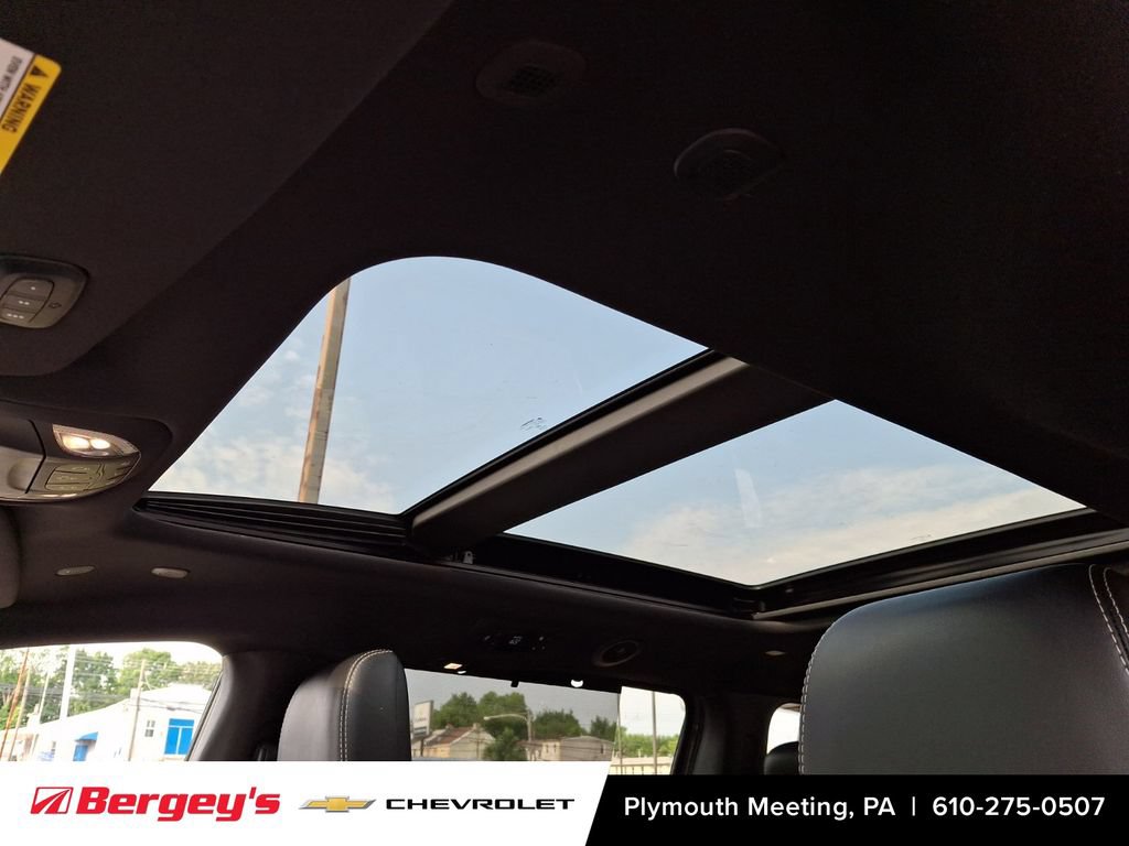 Used 2025 Chrysler Pacifica Limited FWD image 18