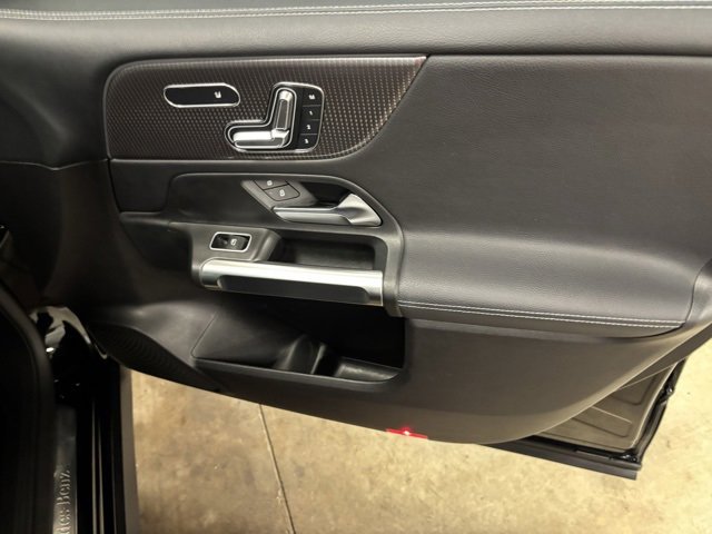 Used 2021 Mercedes-Benz GLB 250 image 22