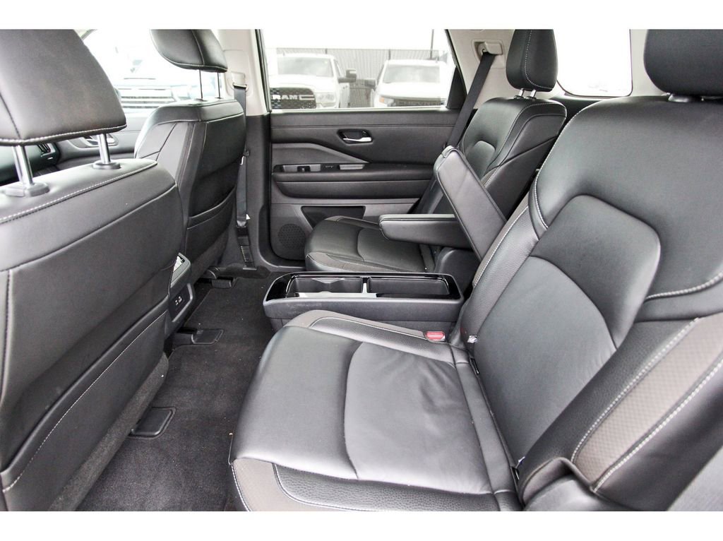Used 2024 Nissan Pathfinder SL w/ SL Premium Package image 7