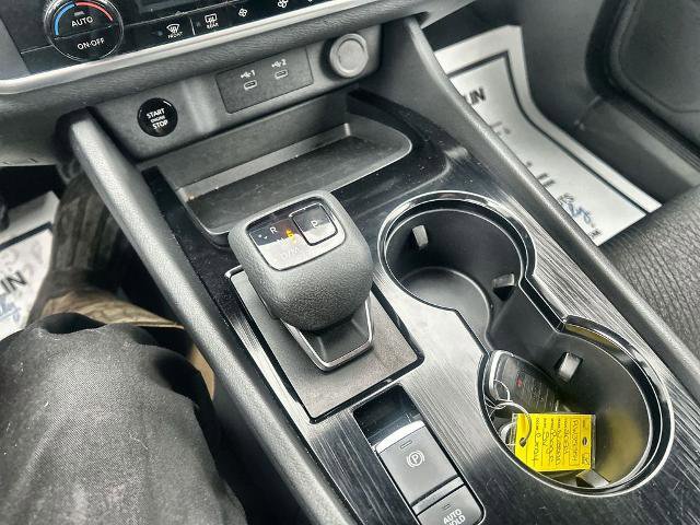 Certified 2024 Nissan Rogue SV FWD image 25