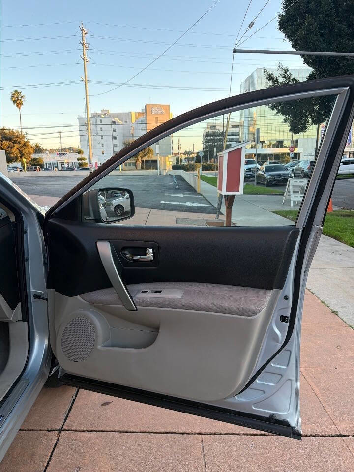 Used 2013 Nissan Rogue SV w/ Premium Pkg image 22