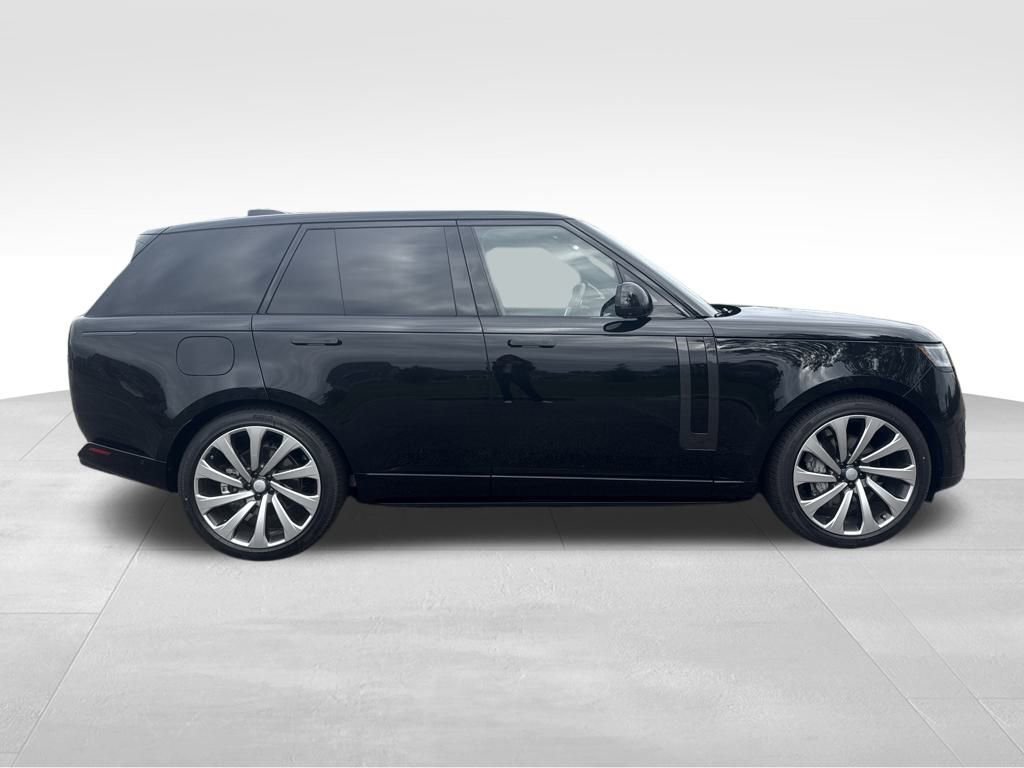 New 2025 Land Rover Range Rover SE image 6
