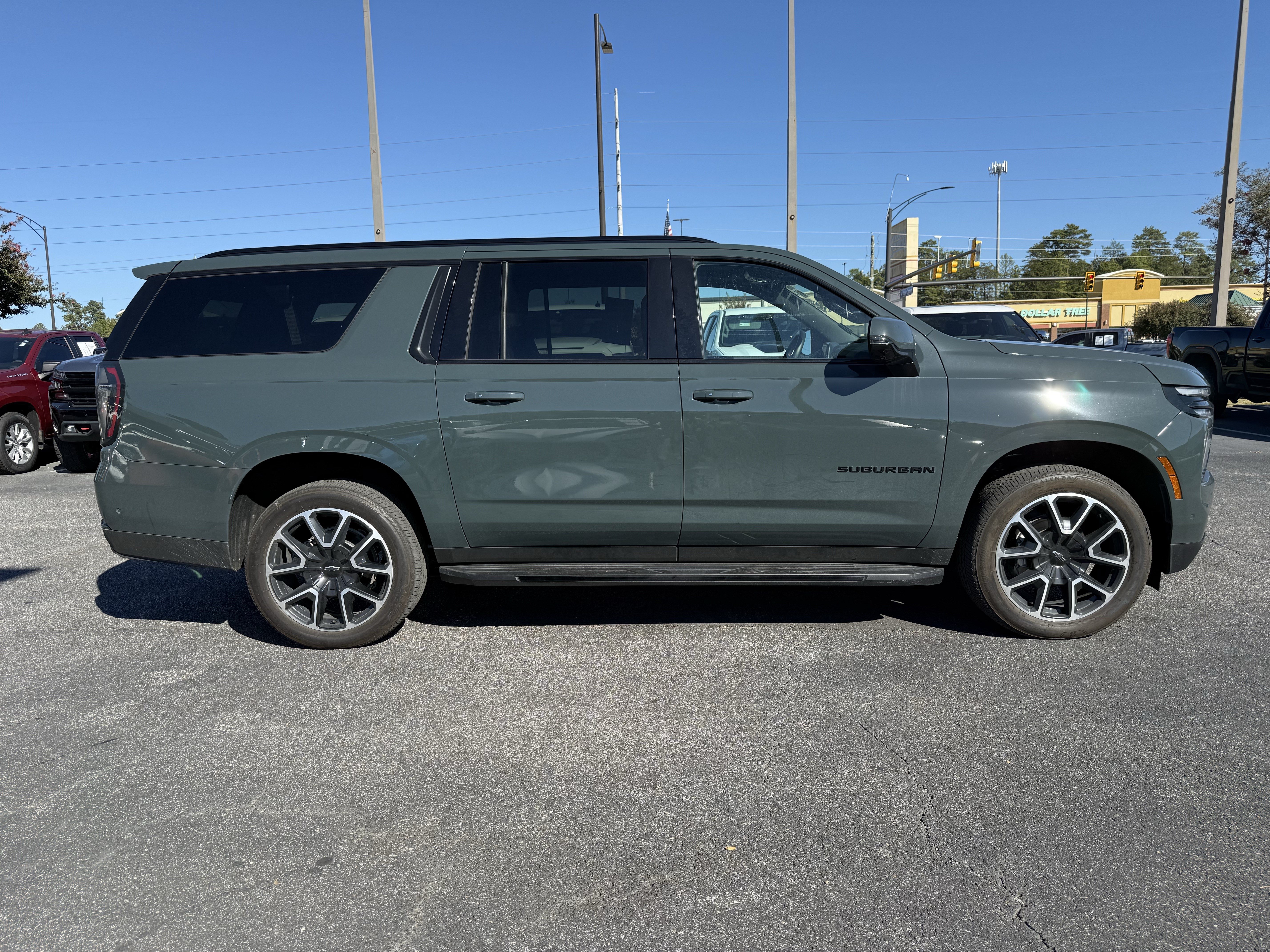 Used 2026 Chevrolet Suburban RST w/ Comfort Package AWD/4WD image 11