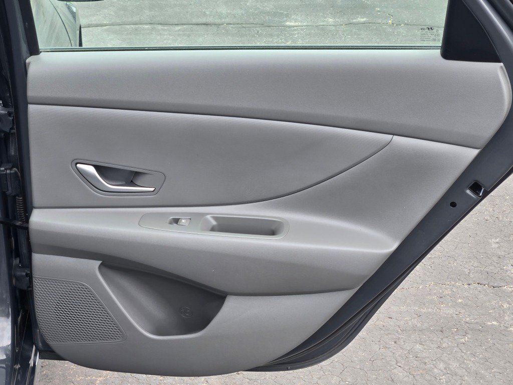 Used 2024 Hyundai Elantra SEL FWD image 9