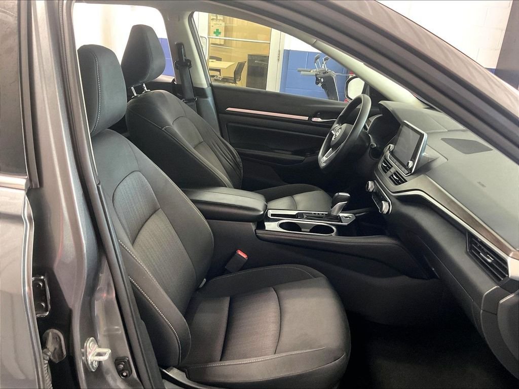 Used 2023 Nissan Altima 2.5 SV FWD image 11