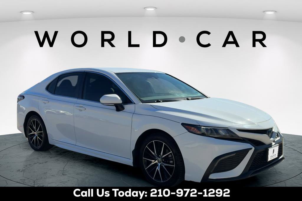 Used 2022 Toyota Camry SE image 1