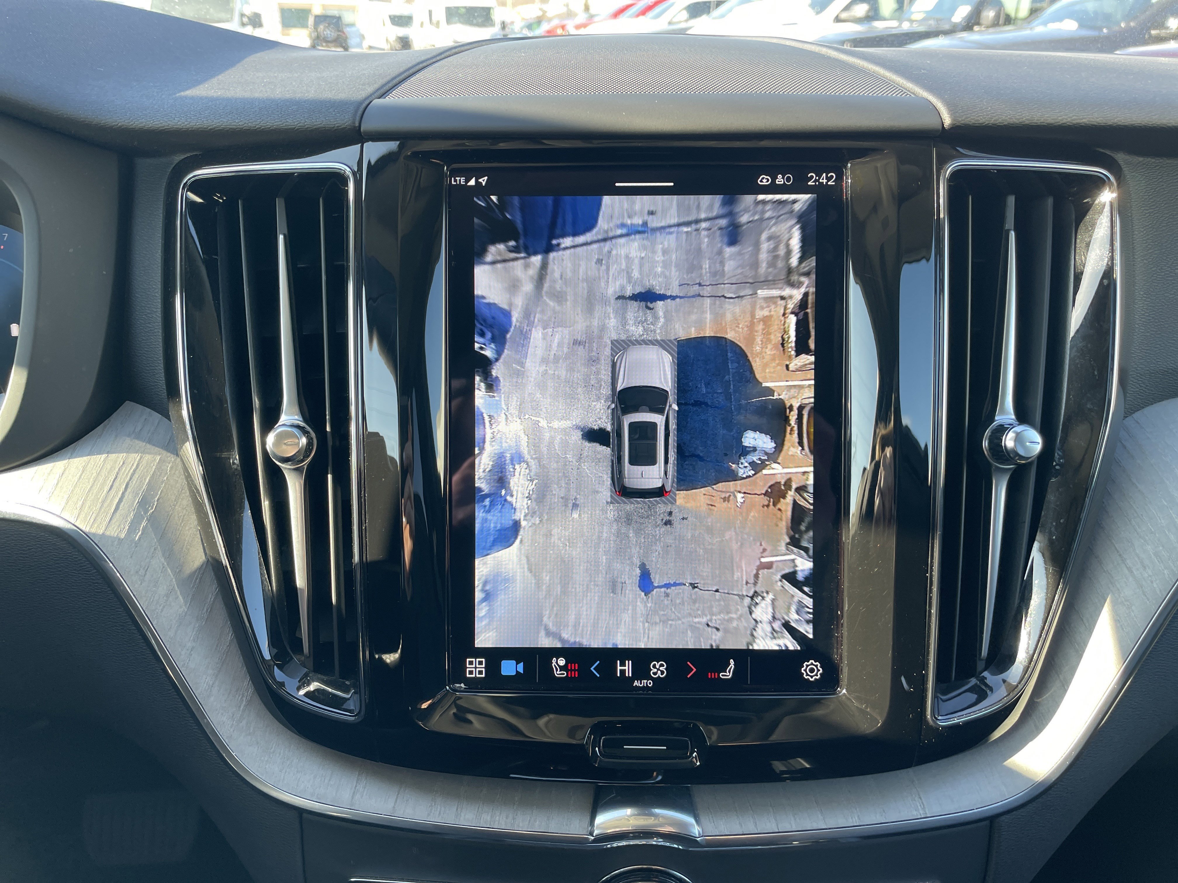 Used 2025 Volvo XC60 B5 Plus image 44