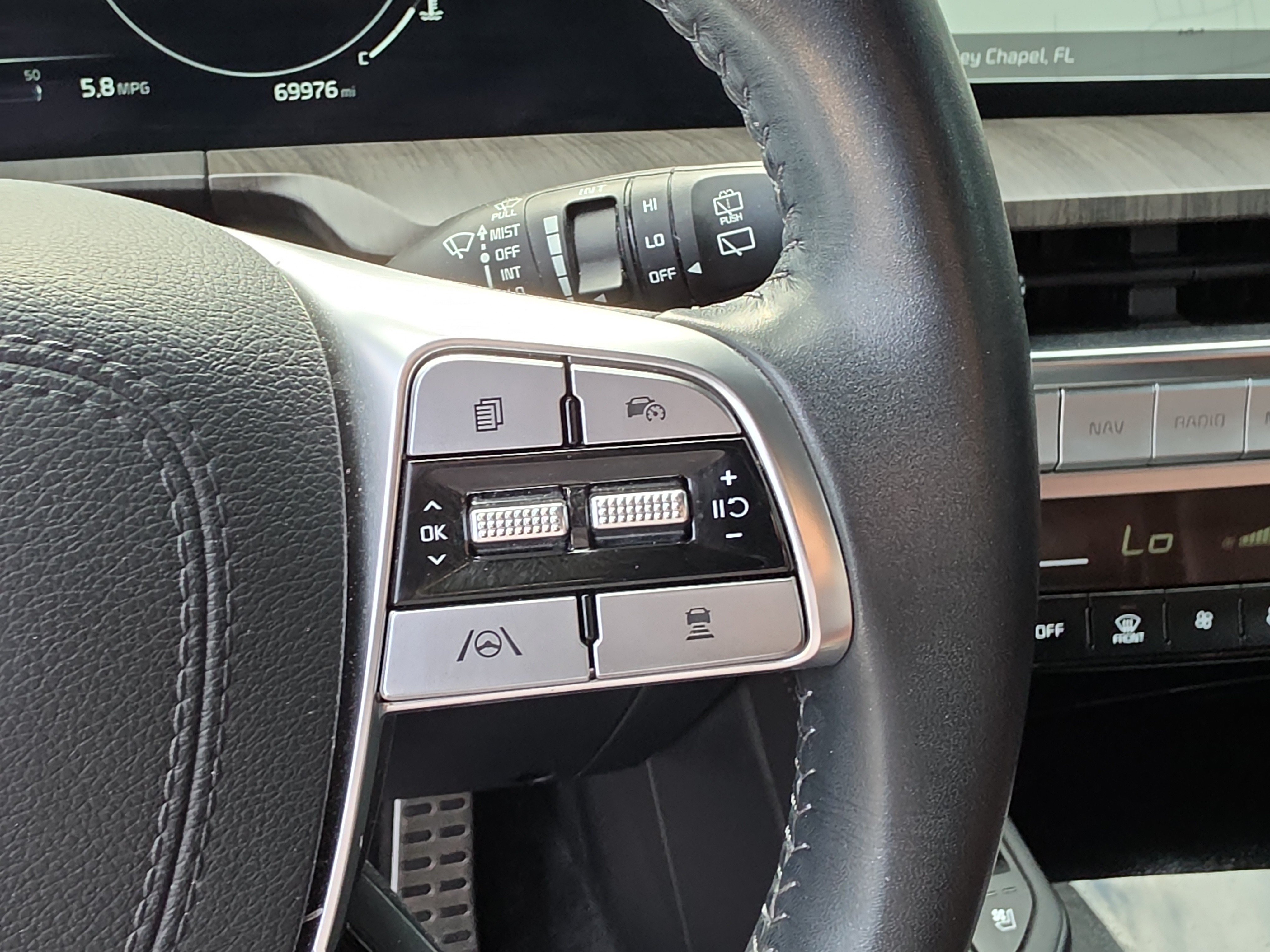 Used 2024 Kia Telluride SX w/ Towing Package FWD image 33