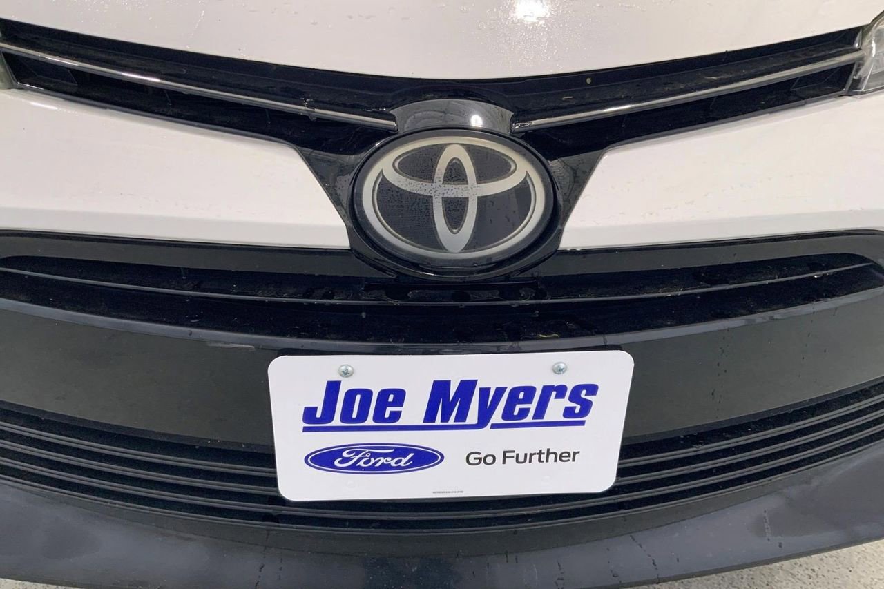 Used 2017 Toyota Corolla LE image 27