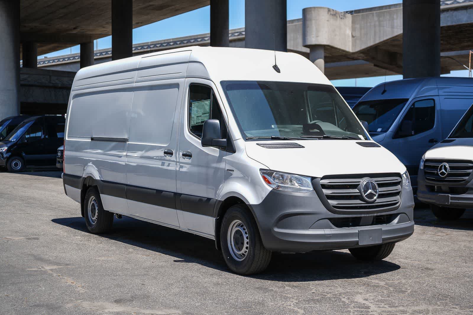 New 2025 Mercedes-Benz eSprinter 170 Cargo image 3
