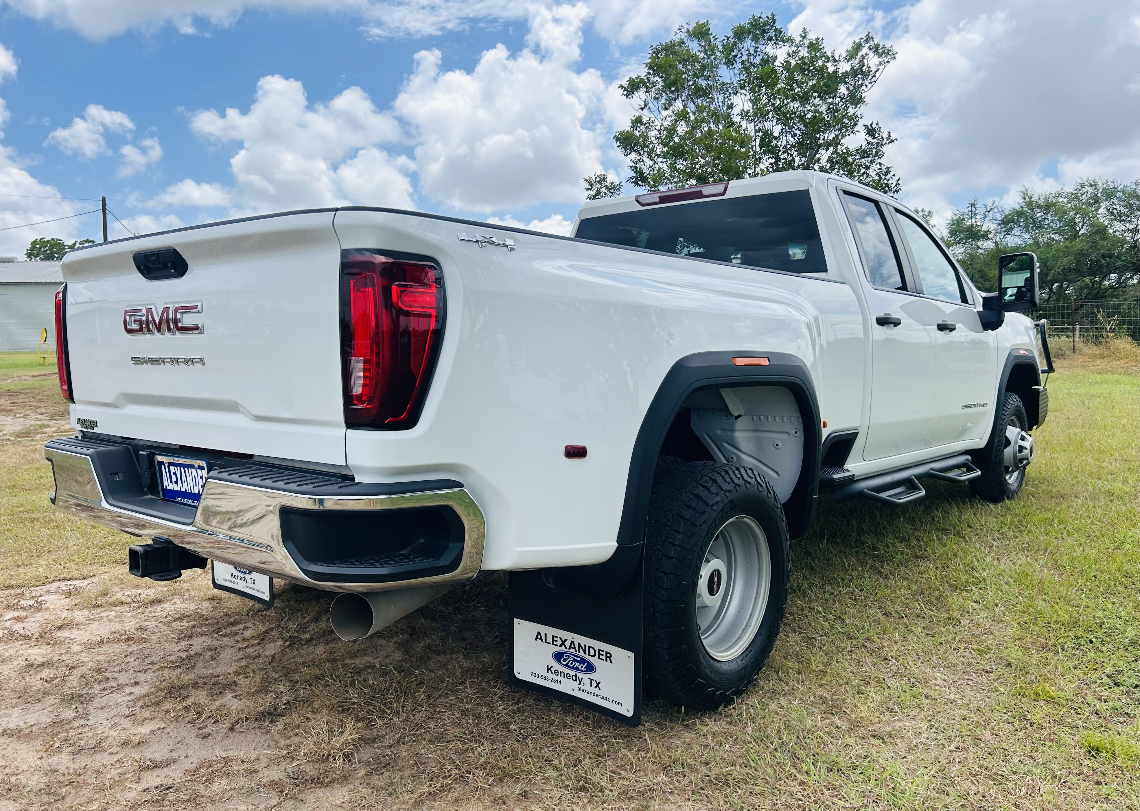 Used 2023 GMC Sierra 3500 Pro w/ Convenience Package AWD/4WD image 9