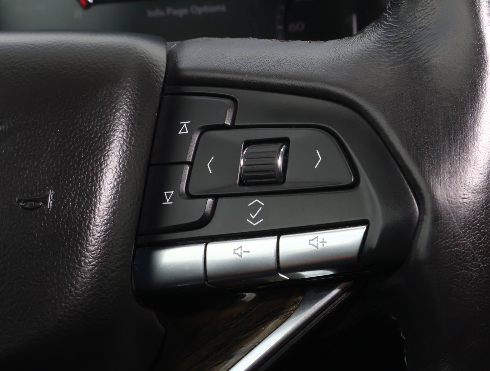Certified 2024 Cadillac XT6 Premium Luxury AWD/4WD image 28