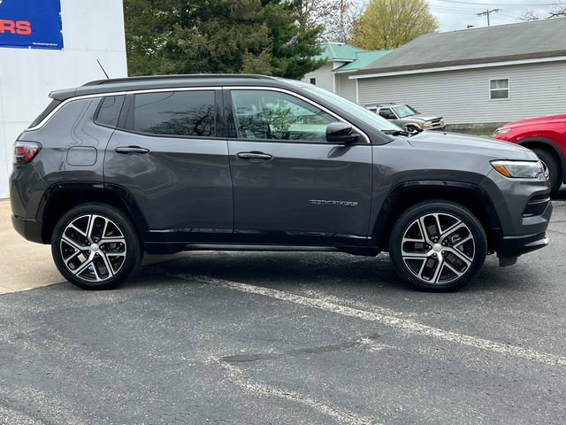 Used 2024 Jeep Compass Limited w/ Elite Group AWD/4WD image 48