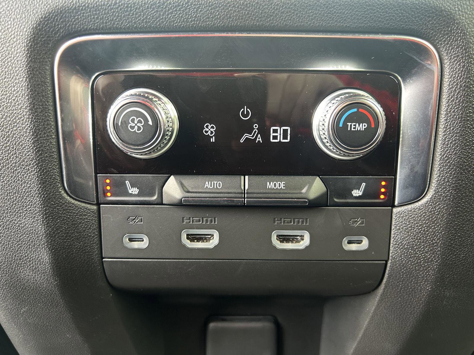 Used 2023 GMC Yukon Denali Ultimate image 15