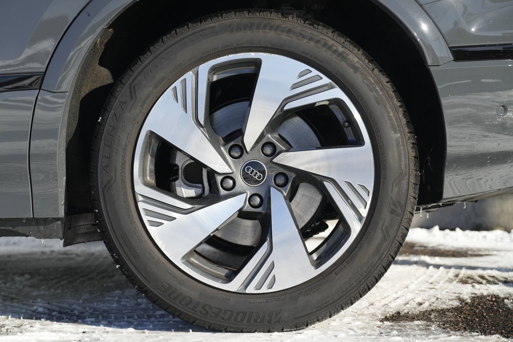 Used 2025 Audi Q6 e-tron Premium Plus w/ Premium Plus image 14