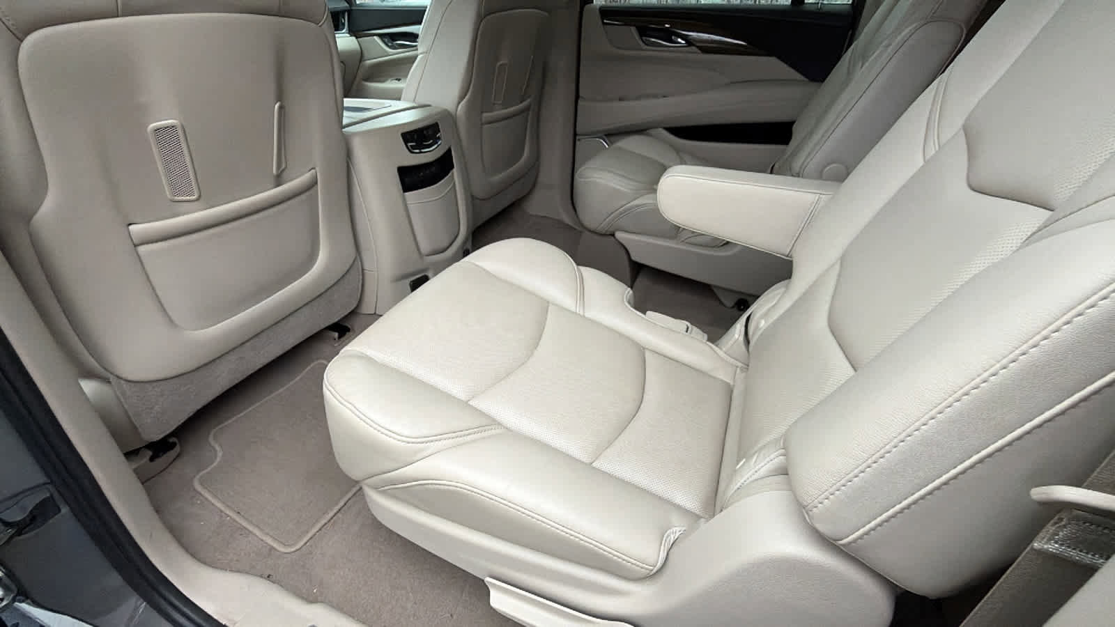 Used 2019 Cadillac Escalade ESV Premium Luxury image 17