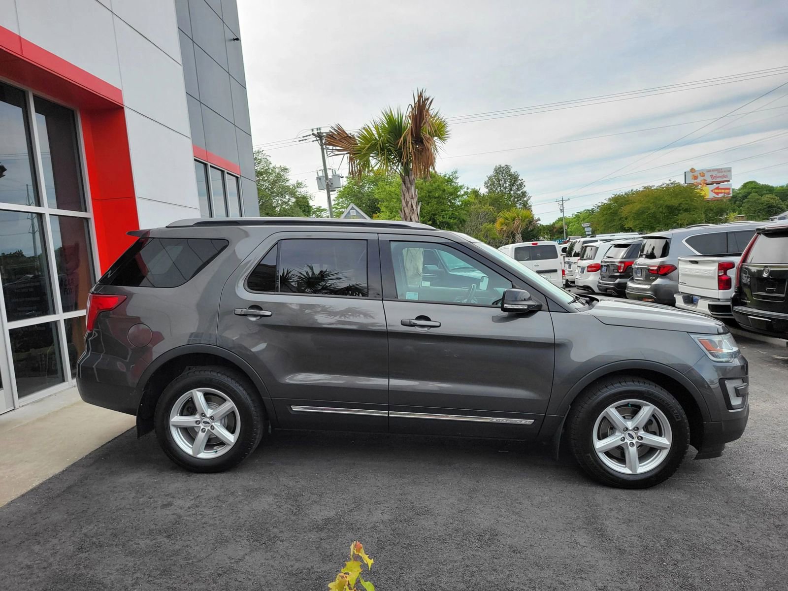 Used 2016 Ford Explorer XLT AWD/4WD image 7