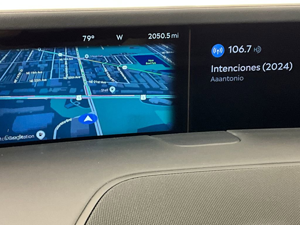 Used 2025 Lincoln Nautilus Premier AWD/4WD image 17