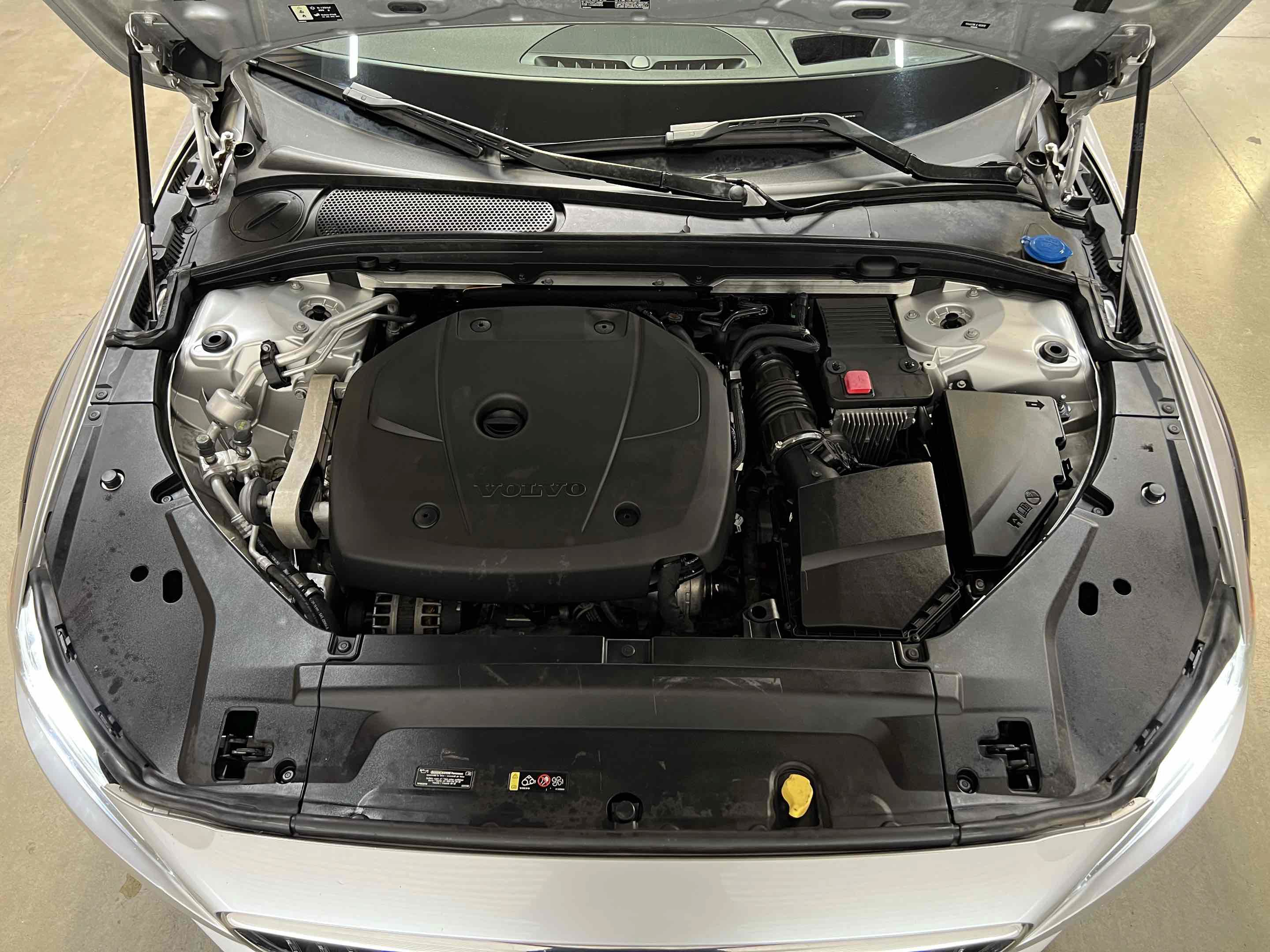 Used 2020 Volvo V90 T6 Cross Country AWD/4WD image 24