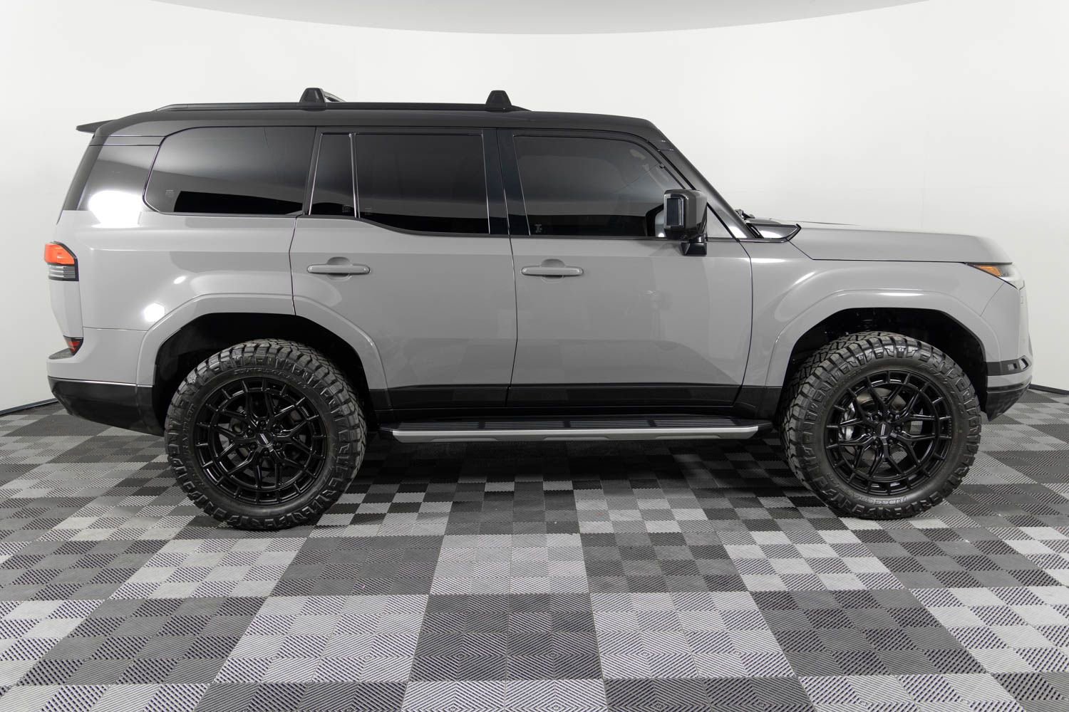 Used 2024 Lexus GX 550 w/ Accessory Package (2T) image 9