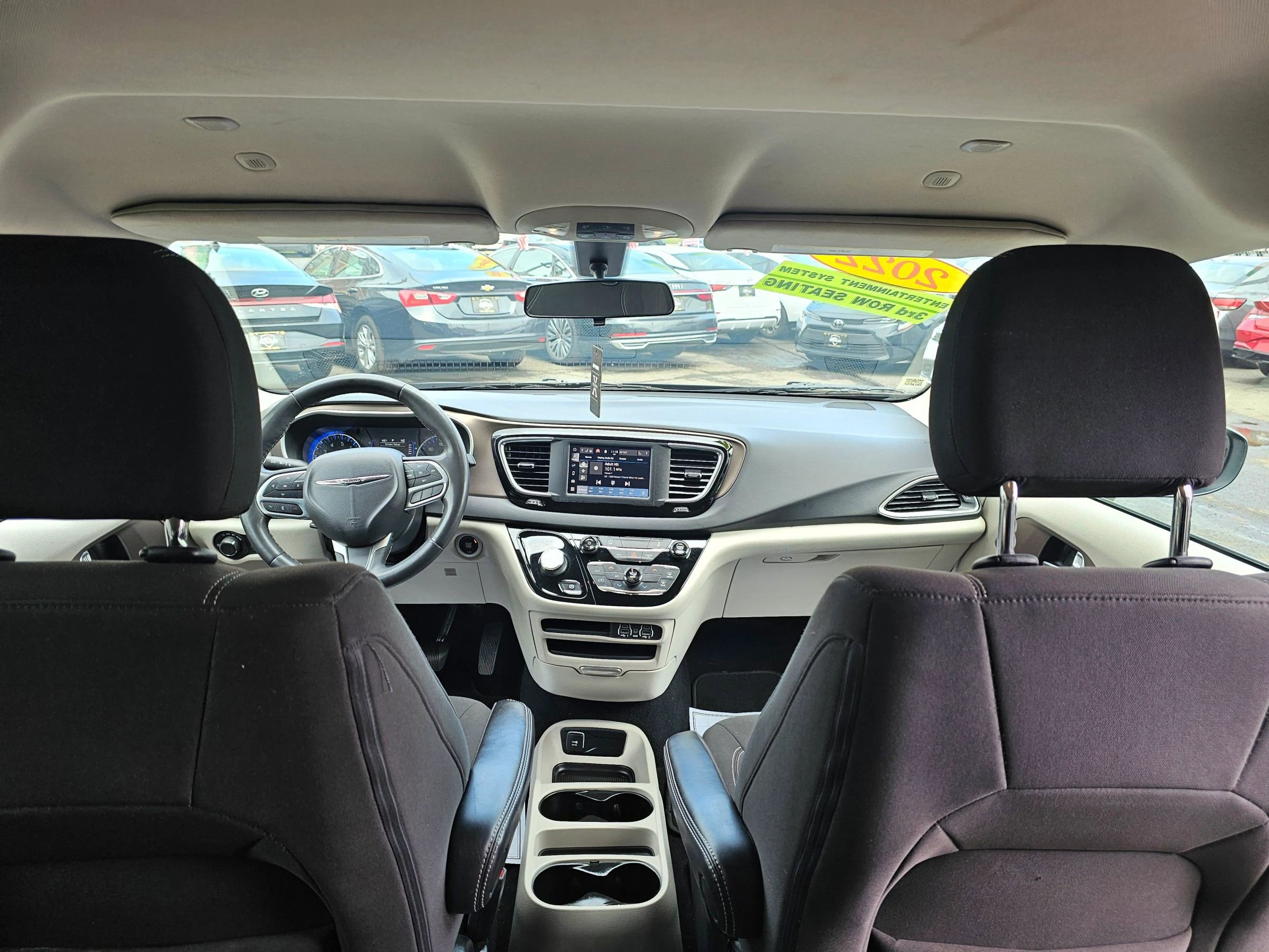 Used 2022 Chrysler Voyager LX FWD image 10
