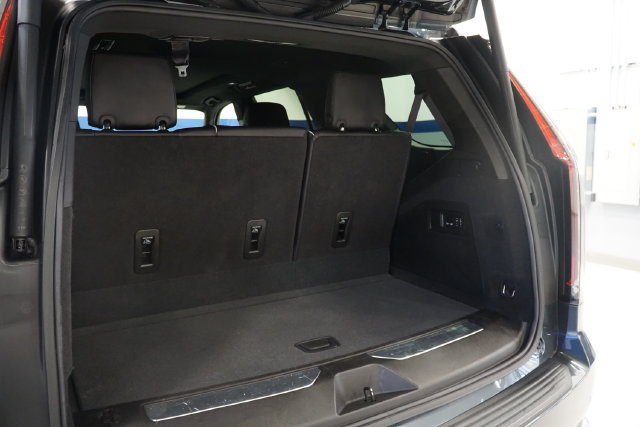 Used 2021 Cadillac Escalade Premium Luxury w/ Driver Assist Tech Package AWD/4WD image 6