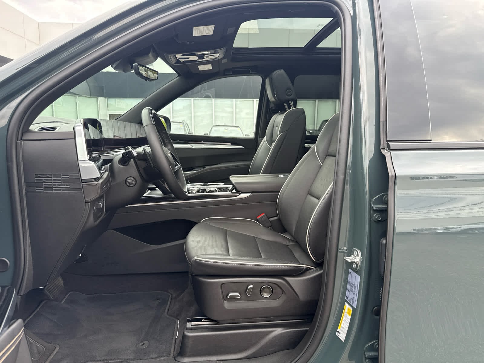 Used 2025 Cadillac Escalade ESV Sport w/ Touring Package AWD/4WD image 14