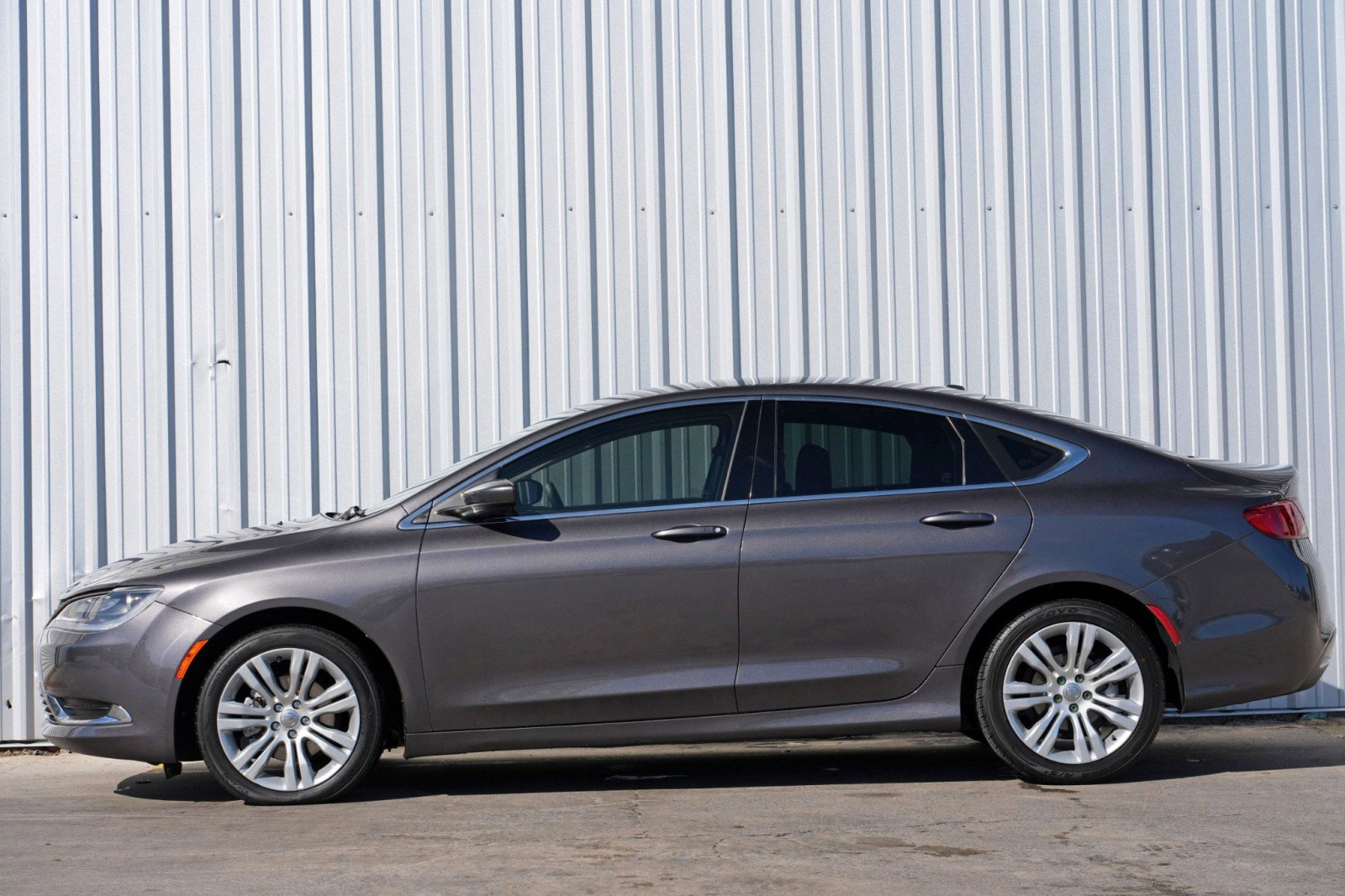 Used 2015 Chrysler 200 Limited w/ Convenience Group image 8
