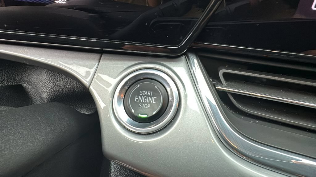 Used 2025 Chevrolet Trax LT FWD image 14