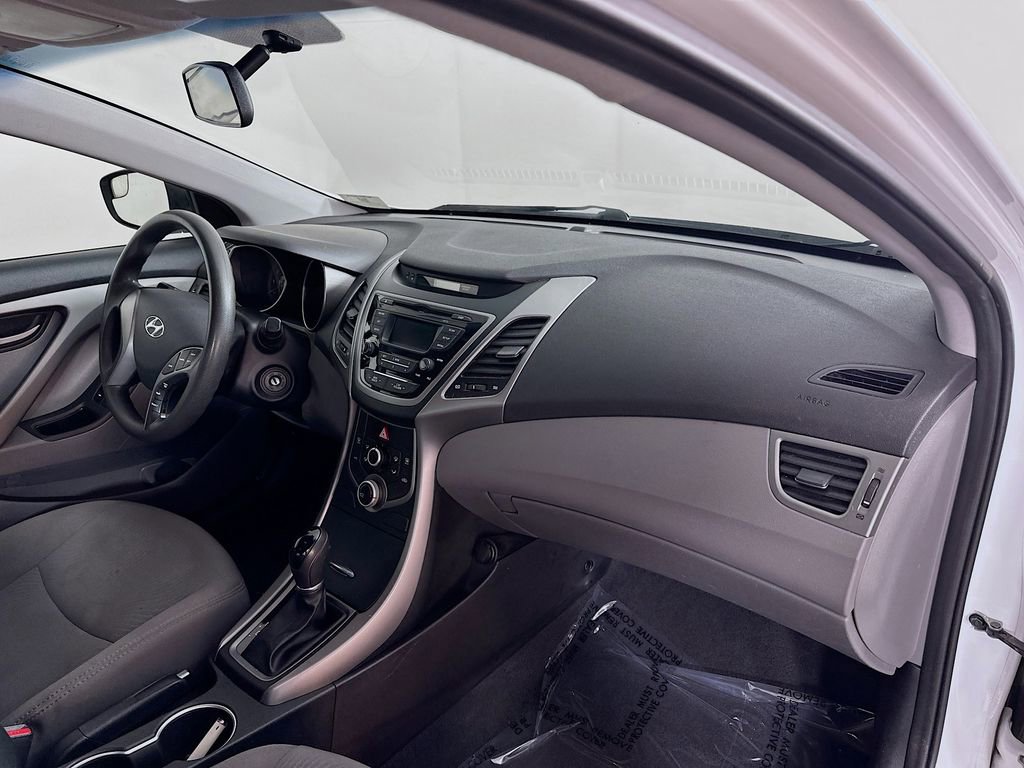Used 2015 Hyundai Elantra SE image 32